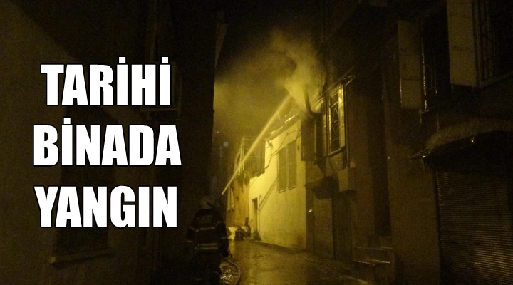 İzmir de tarihi binada yangın