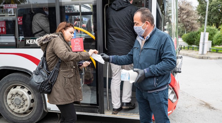 İzmir de ücretsiz maske dağıtımı