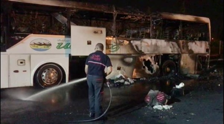 İzmir de yolcu otobüsü alev, alev yandı!