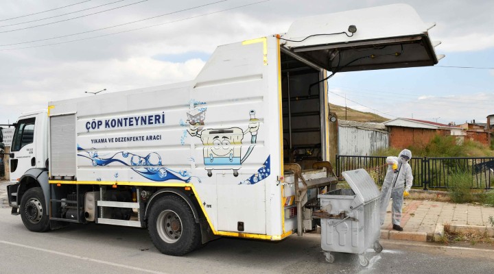 Karabağlar daki konteynerlere bayram temizliği