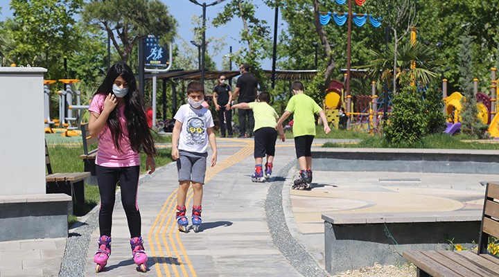 Karabağlar’da çocuklar parklara akın etti