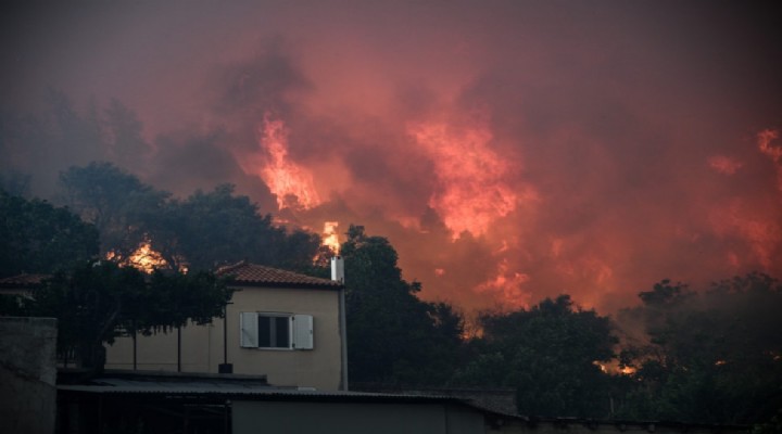Korkutan yangın, iki köy boşaltıldı