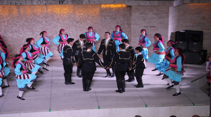 Menderes’te halk dansları coşkusu