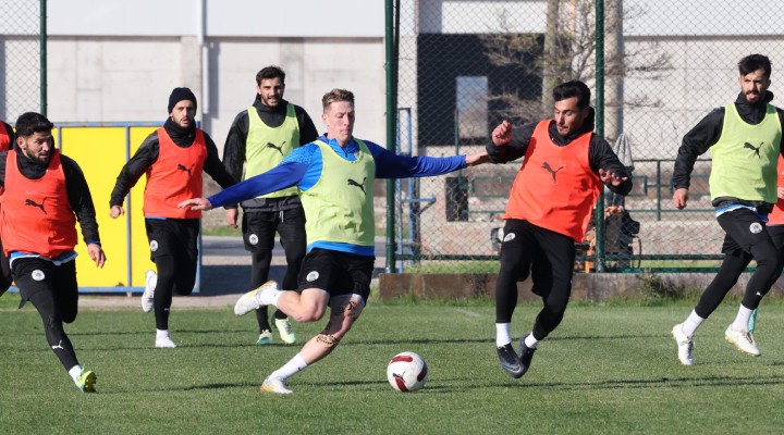 Menemen FK Arnavutköy ü ağırlıyor