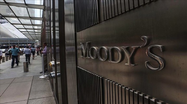 Moody s Türkiye nin kredi notunu düşürdü