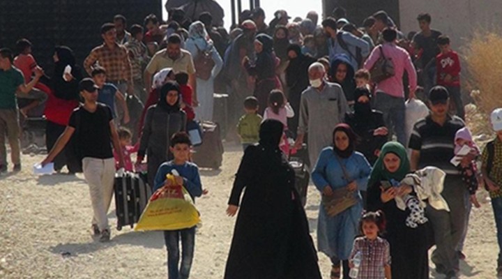 300 bin Suriyeli Türkiye sınırına ilerliyor
