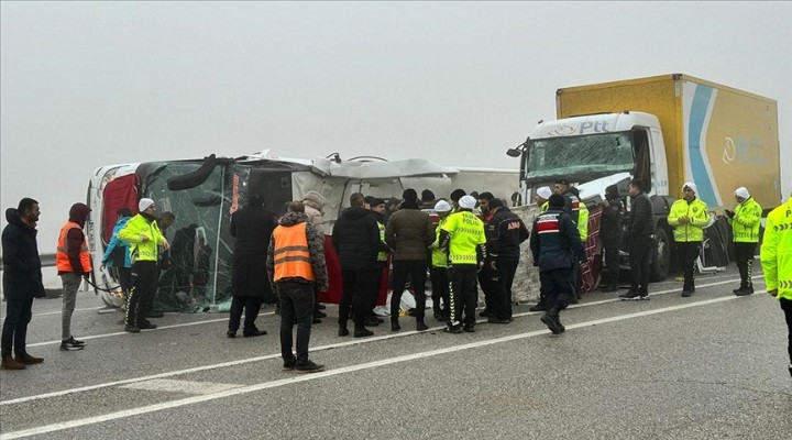 Otobüs devrildi: 4 ölü, 36 yaralı!