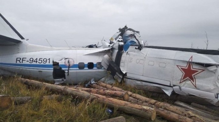 Rusya’da paraşütçüleri taşıyan L-410 uçağı düştü