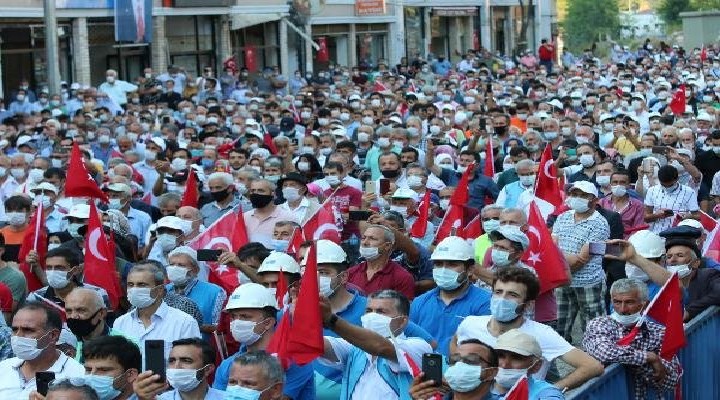 Erdoğan dan sosyal mesafesiz miting