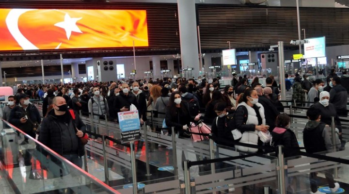 Sokağa çıkma kısıtlamasında İstanbul Havalimanı nda yoğunluk