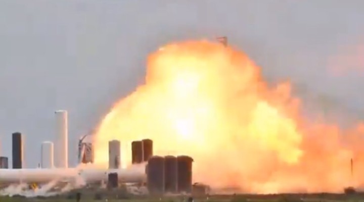 SpaceX in Starship prototipi test aşamasında patladı