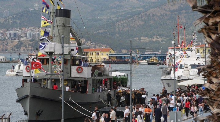 TCG Nusret Müze Gemisi, İzmir de halkın ziyaretine açıldı