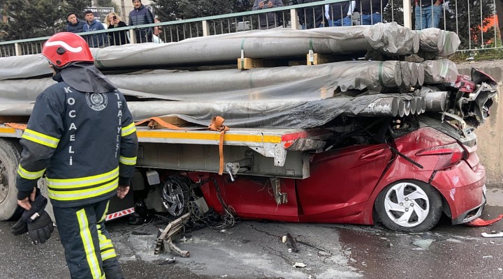 TIR a çarpıp yanan otomobilde can verdi!