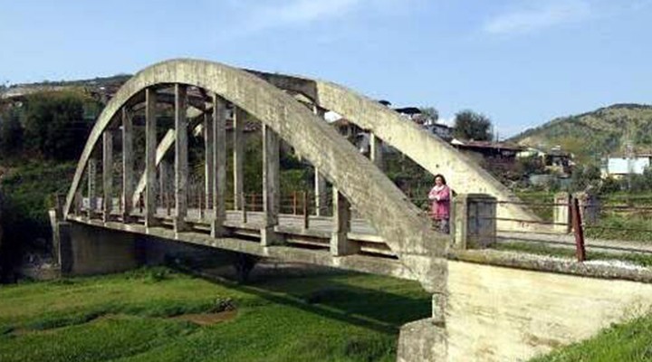 Tarihi köprüyü onarın!
