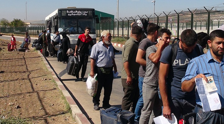 Tatil bitti, 37 bin Suriyeli Türkiye ye döndü