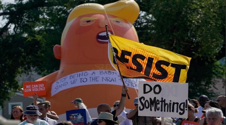 Trump a protesto... Bebek gibi davranmaktan vazgeç!