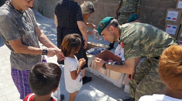 Türk askeri, Kosovalı çocukları güldürdü