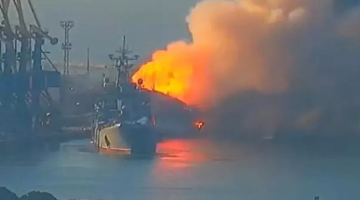 Ukrayna’nın vurduğu Moskova gemisi battı!