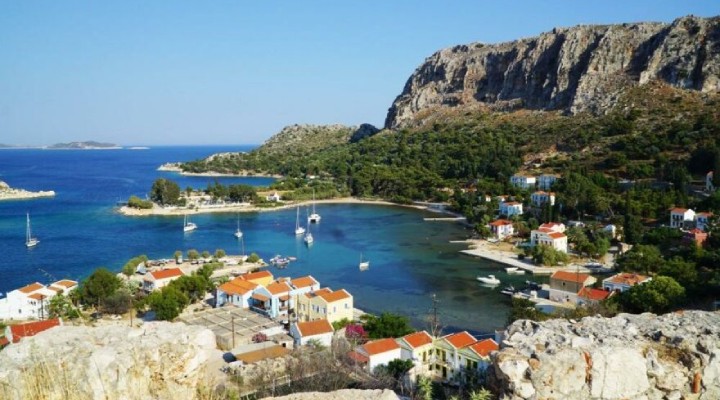 Yunan adalarından Özgürlük Operasyonu: Ada sakinlerine aşı yapıp turizmi açıyorlar