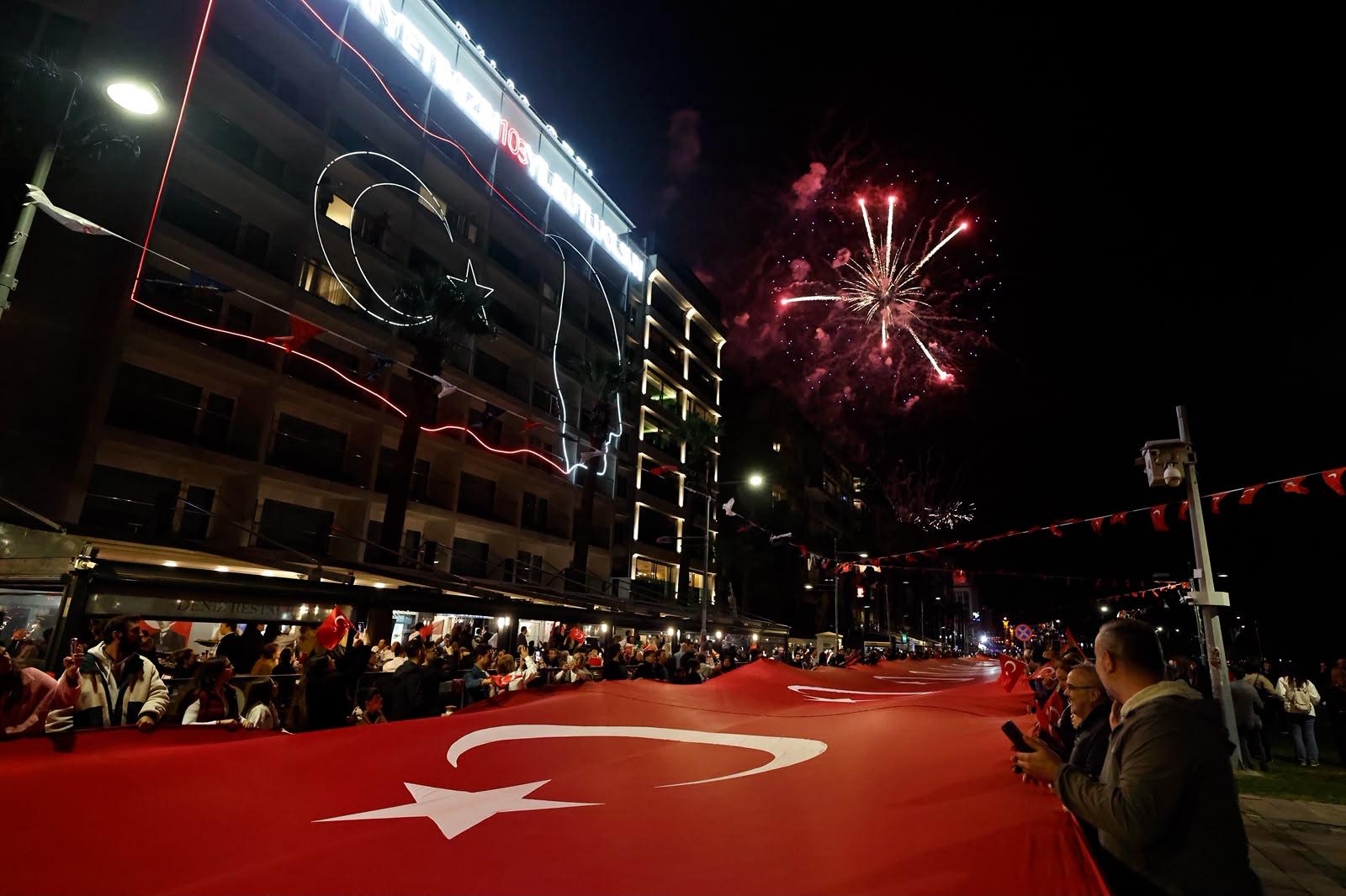 İzmir'de muhteşem Cumhuriyet kutlaması