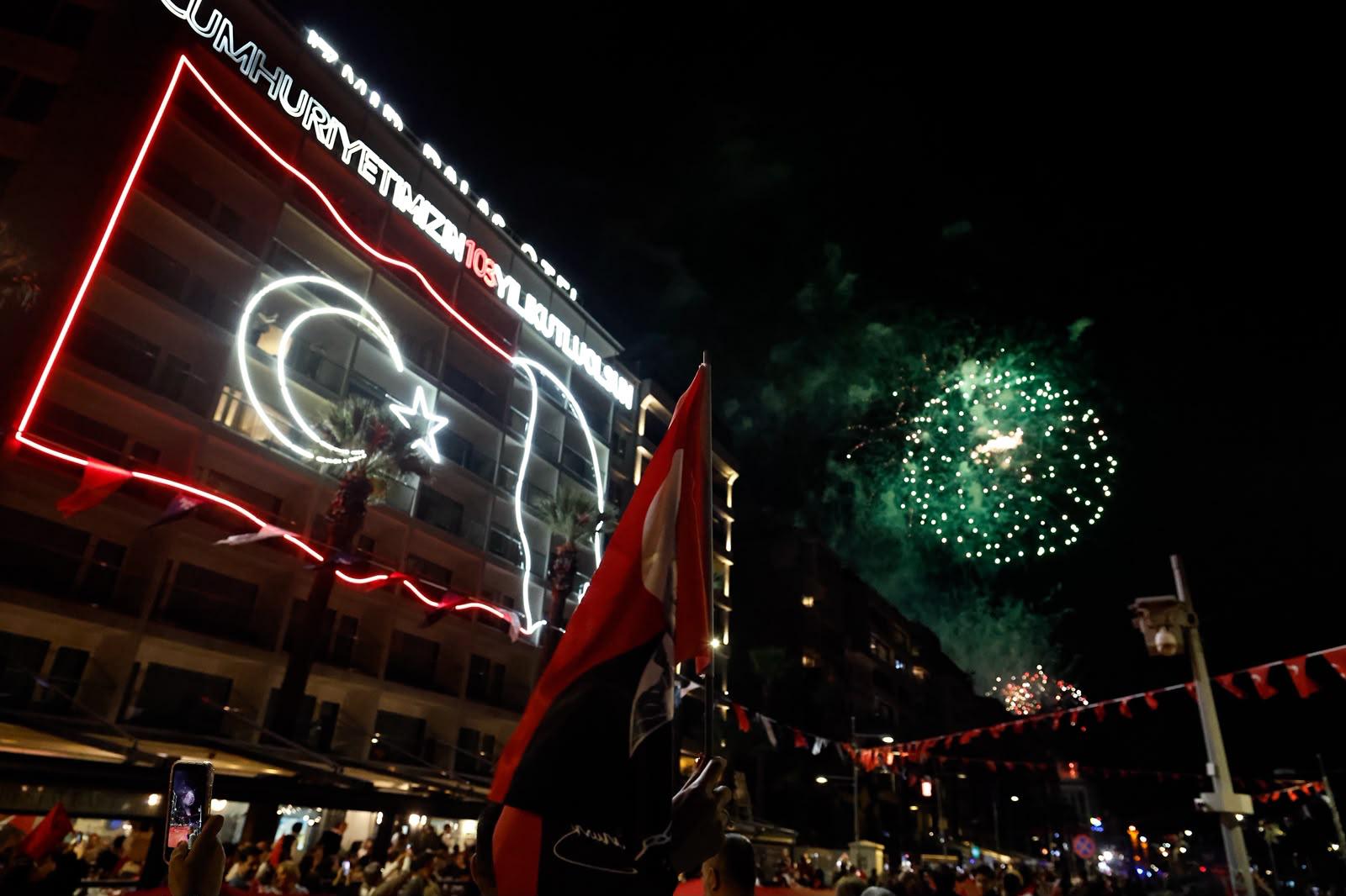 İzmir'de muhteşem Cumhuriyet kutlaması