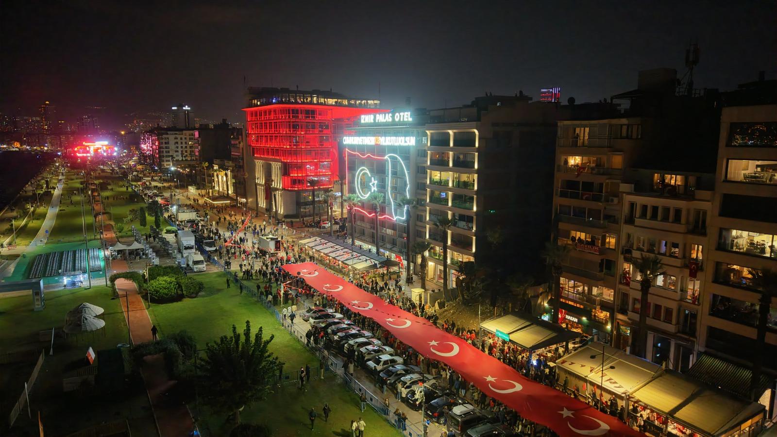 İzmir'de muhteşem Cumhuriyet kutlaması