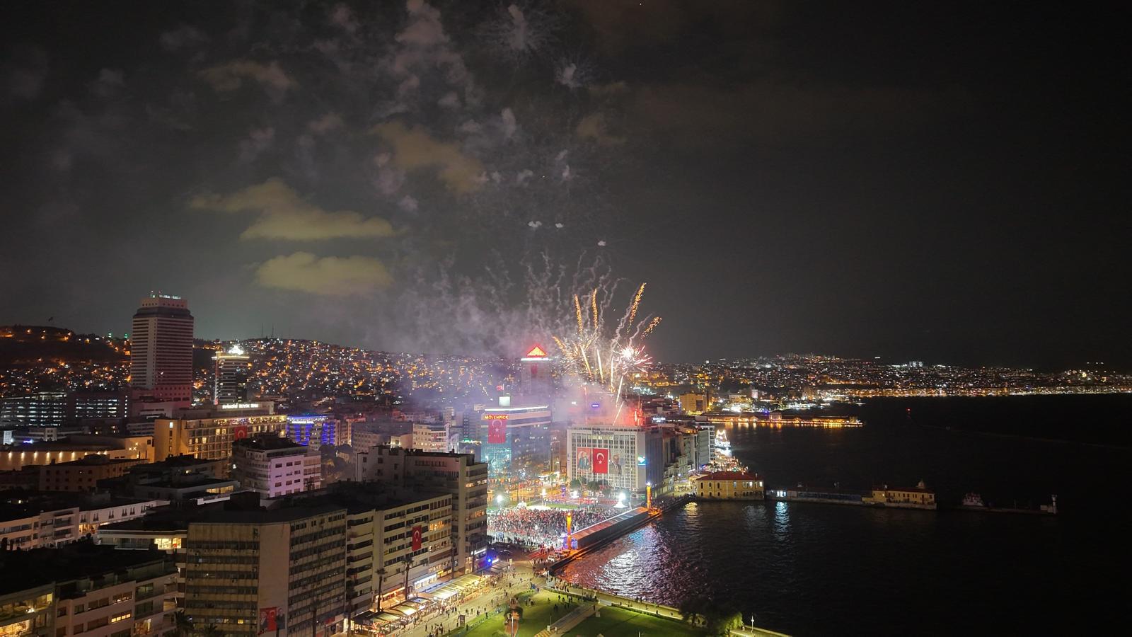 İzmir'de muhteşem Cumhuriyet kutlaması