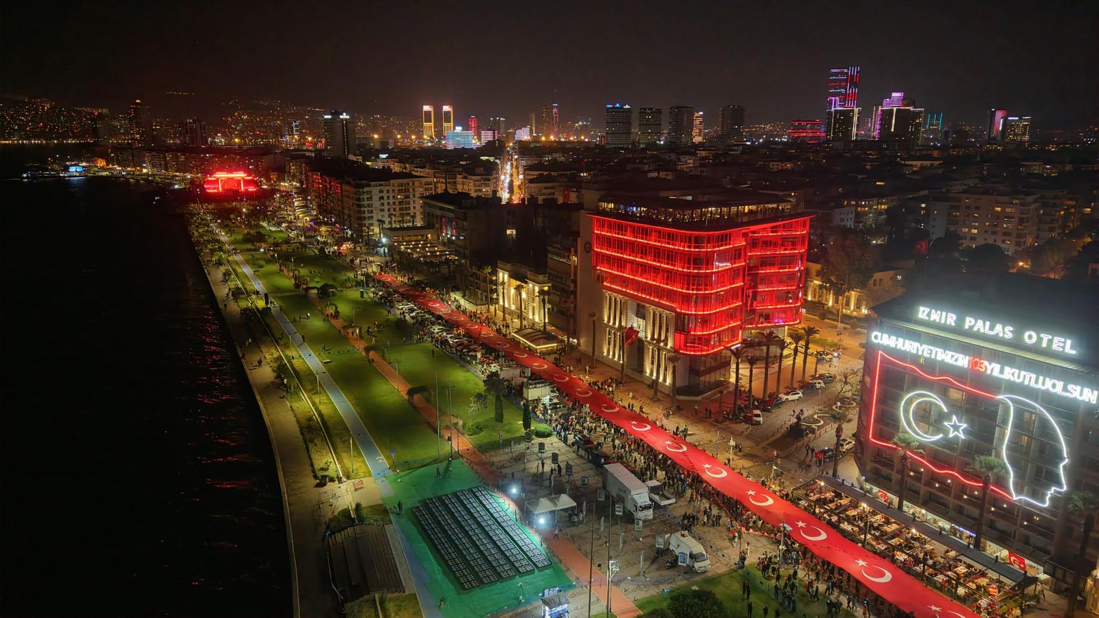 İzmir'de muhteşem Cumhuriyet kutlaması