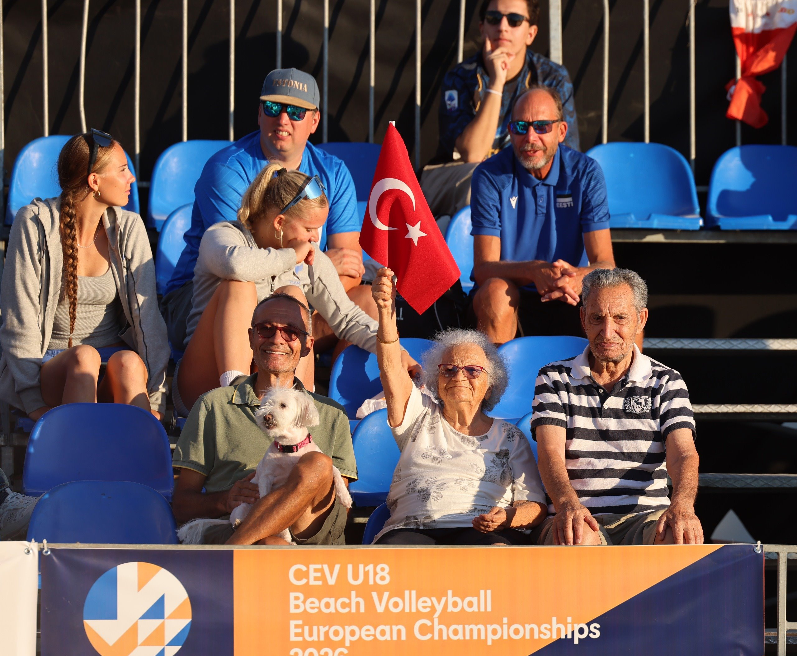 İzmir'de plaj voleybolu heyecanı