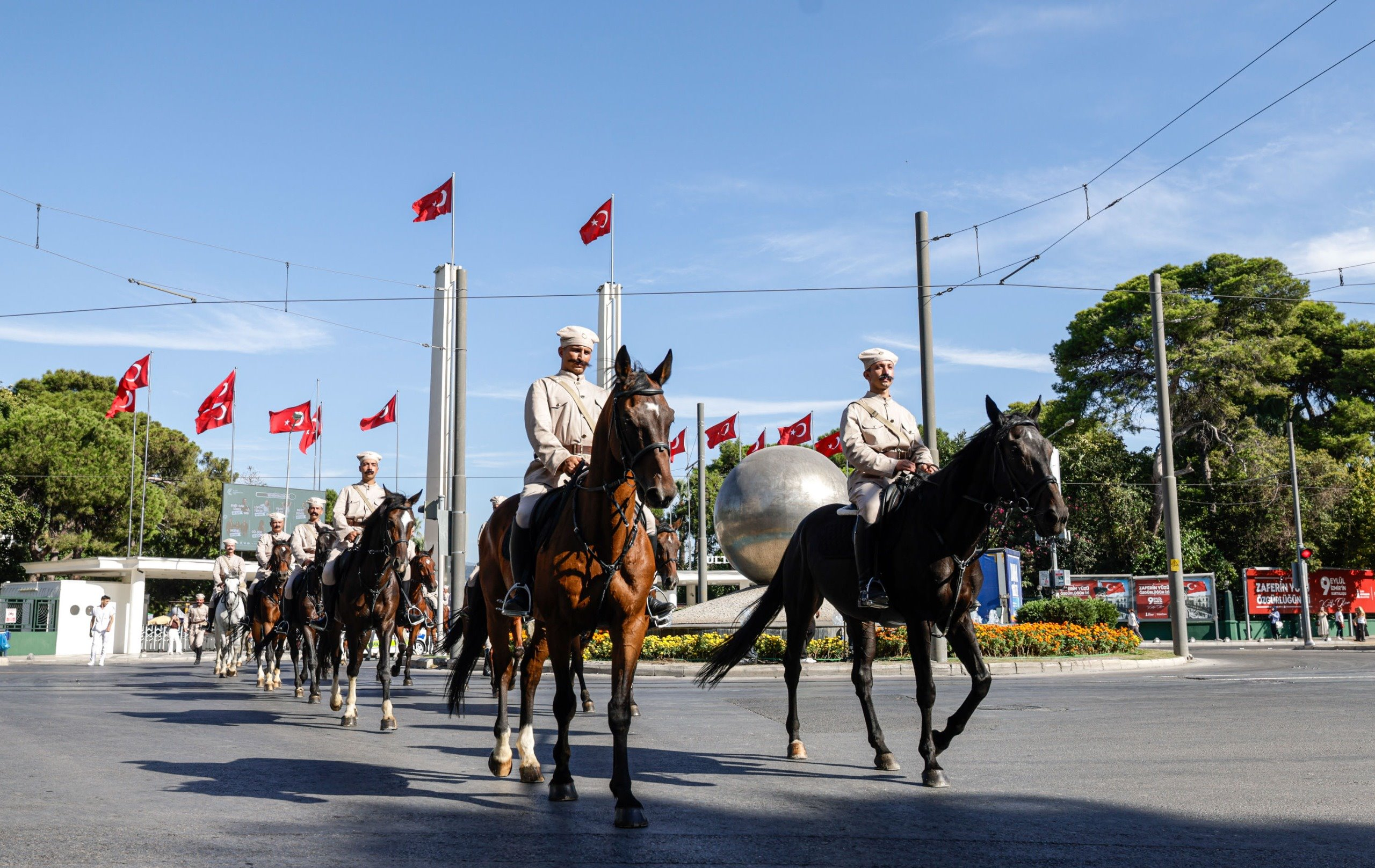 SOLOTÜRK'ten İzmir'de muhteşem gösteri