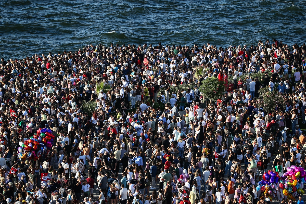 SOLOTÜRK'ten İzmir'de muhteşem gösteri