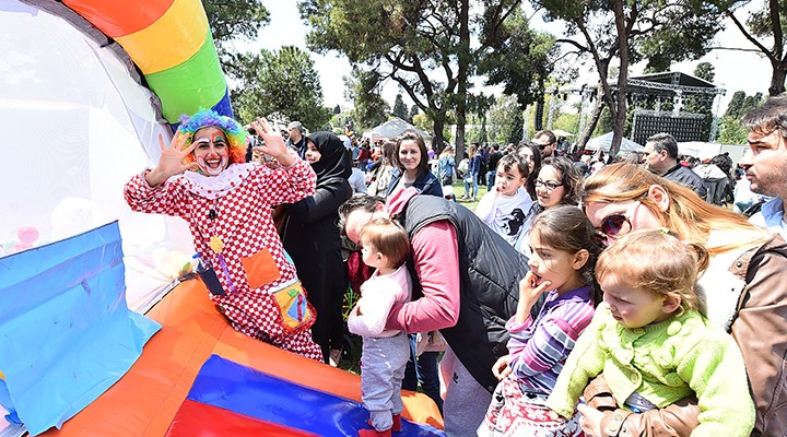  Karneni al, şenliğe gel 