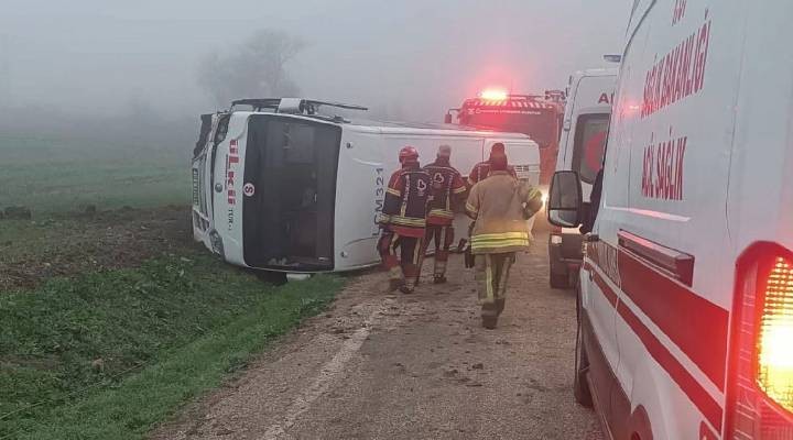 Öğrenci servisi devrildi: 9 yaralı