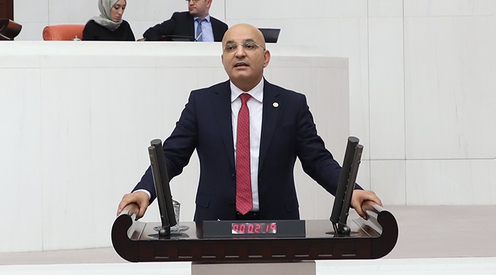  Siyasi partinin rektörlüğüne soyunmayın 