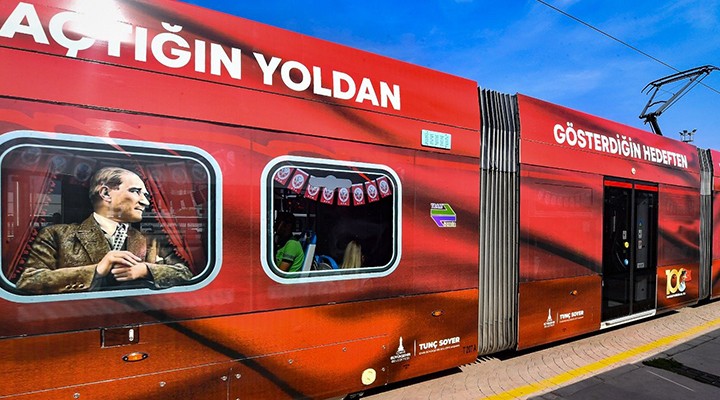 100’üncü yıla özel tramvaylar İzmir sokaklarında...