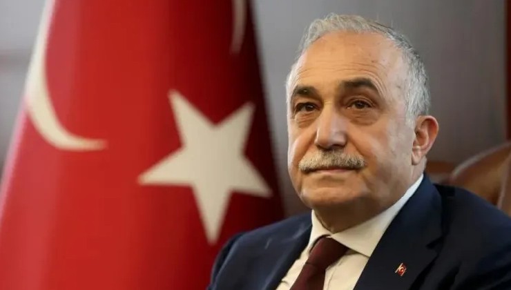Ahmet Eşref Fakıbaba hem İYİ Parti'den hem de milletvekilliğinden istifa etti