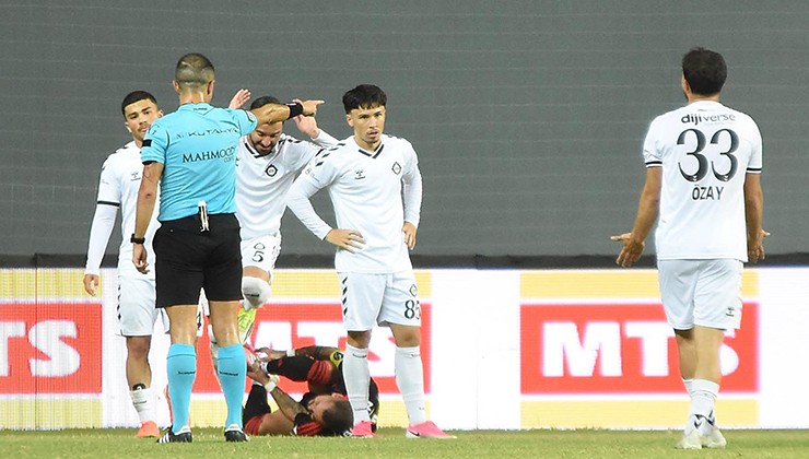 Altay evinde gülemedi