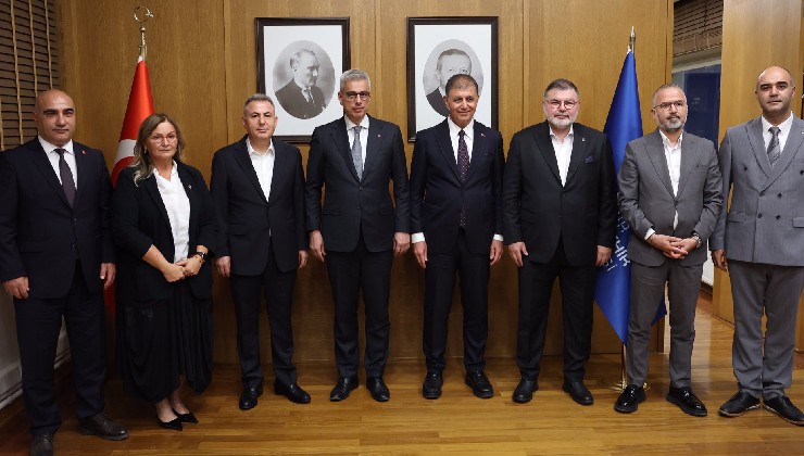 Bakan Memişoğlu'dan Başkan Tugay'a ziyaret