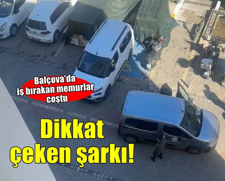 Balçova'da iş bırakan memurlar coştu.. Dikkat çeken şarkı!