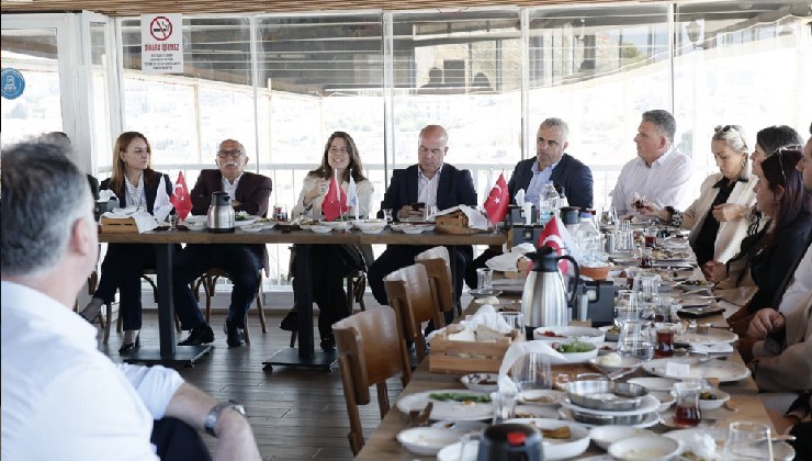 Başkan Denizli, Muhtarlar Günü’nde mahalle muhtarlarıyla bir araya geldi