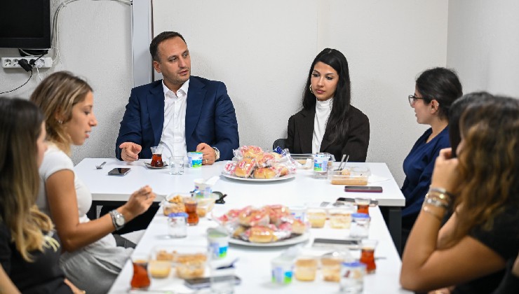 Başkan Eşki’den yurtta kalan öğrencilere anlamlı ziyaret