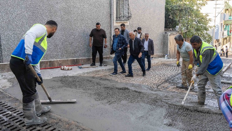 Bornova’da yol çalışmaları tüm hızıyla sürüyor