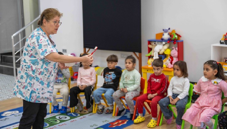 Bornova’nın miniklerine diş dostu eğitim