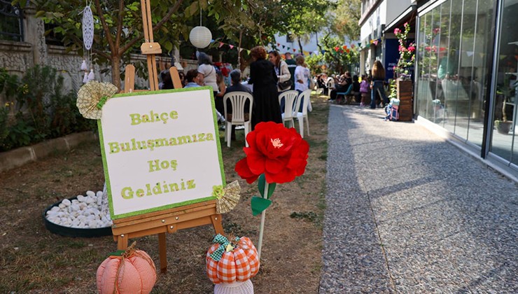 Buca’da kursiyerlerden renkli bahçe buluşması