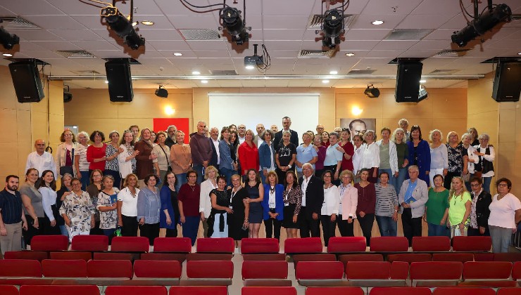 Buca’nın 3. Yaş Üniversitesi’nde ilk ders zili çaldı