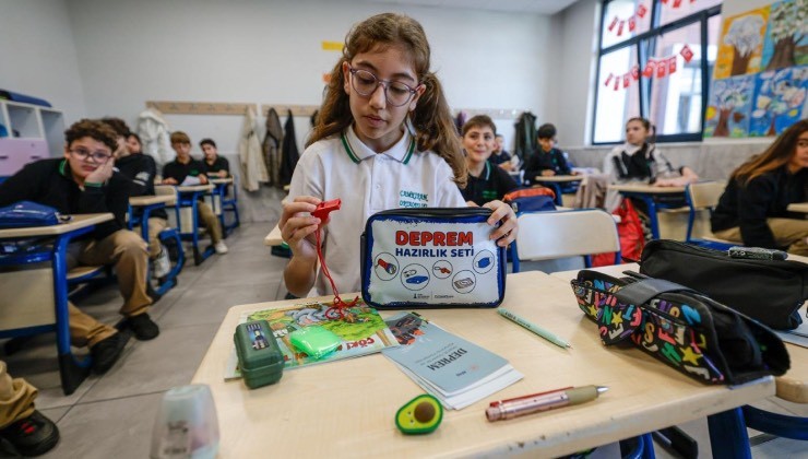 Büyükşehir’den öğrencilere deprem çantası ve afet eğitimi