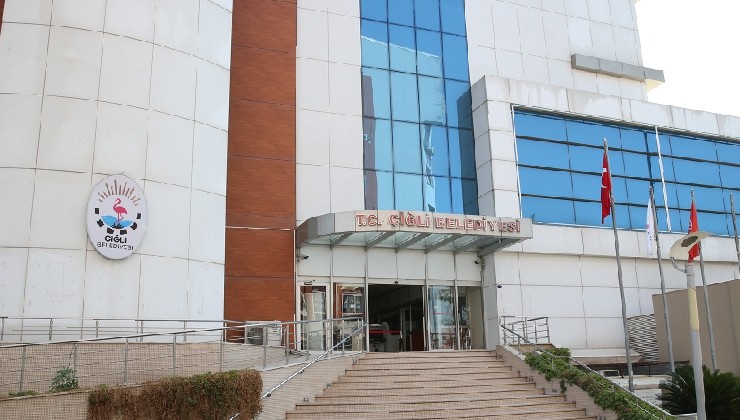 Çiğli Belediyesi’nden öğrencilere kırtasiye desteği