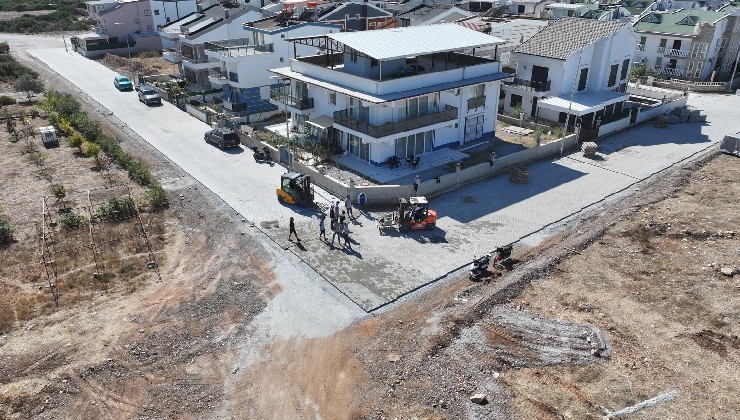 Didim Belediyesi parke taşı döşeme çalışmalarını sürdürüyor