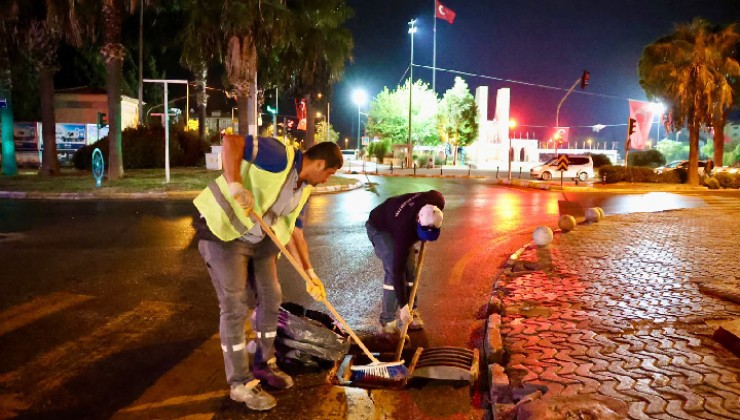 Didim Belediyesinden yoğun yağış öncesi ızgara ve rögar temizliği