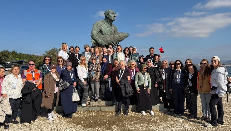 Gençler Cumhuriyet’in izinde yürüdü, kadınlar Çanakkale’yi keşfetti